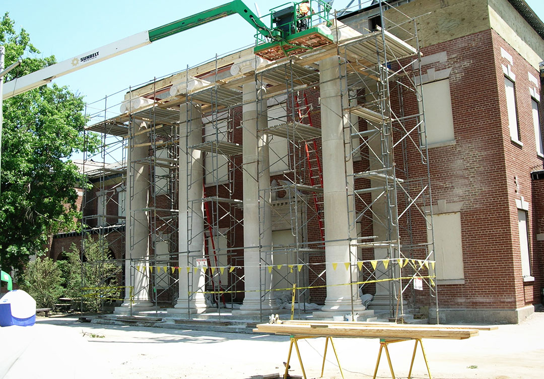 Side view of the Prince George's County Courthouse, highlighting its classical architecture and large columns.