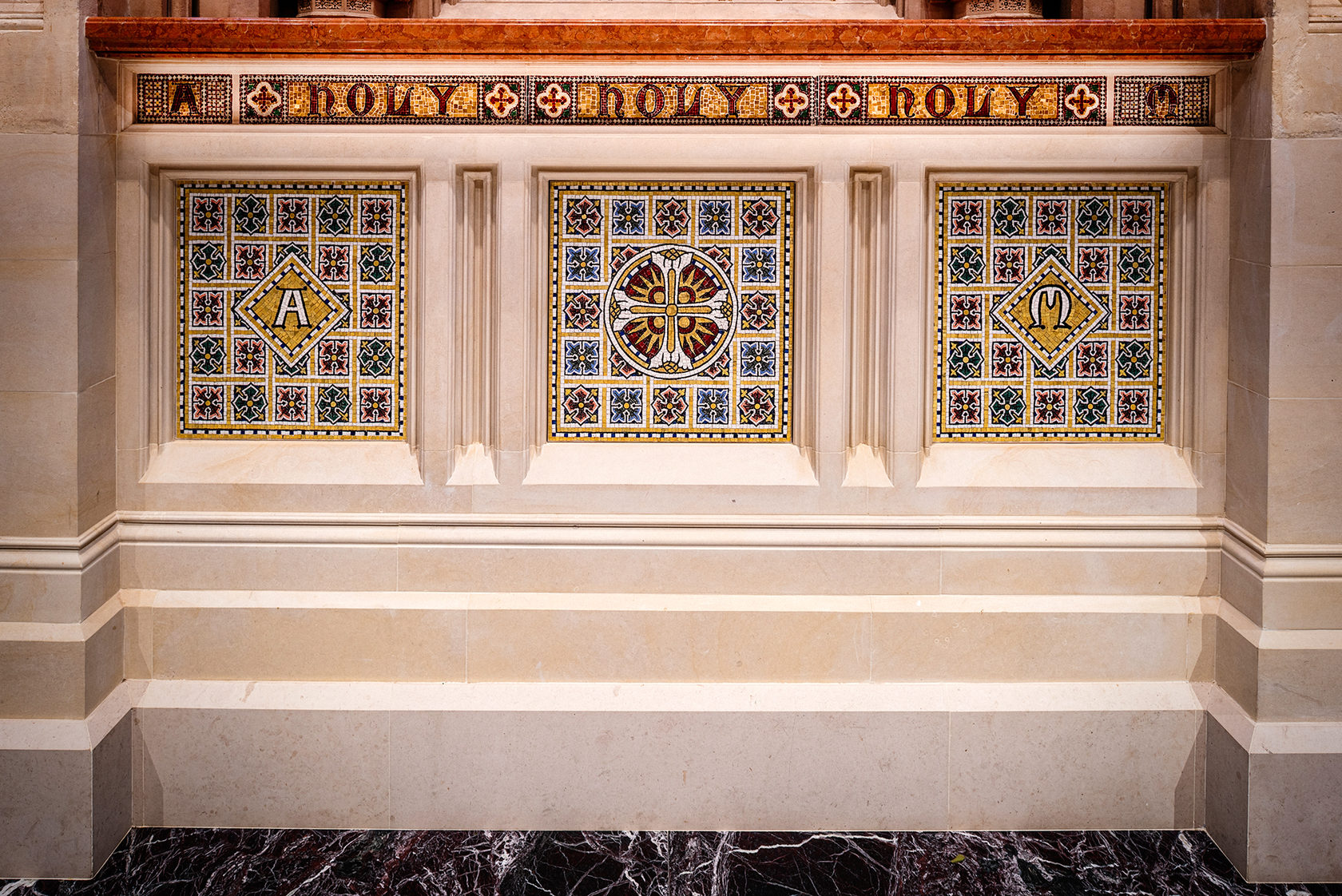 mosaic_lp_inner_image_5 Elegant mosaic artwork with intricate patterns and expert craftsmanship.